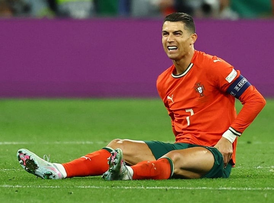 Cristiano Ronaldo và pha tự té