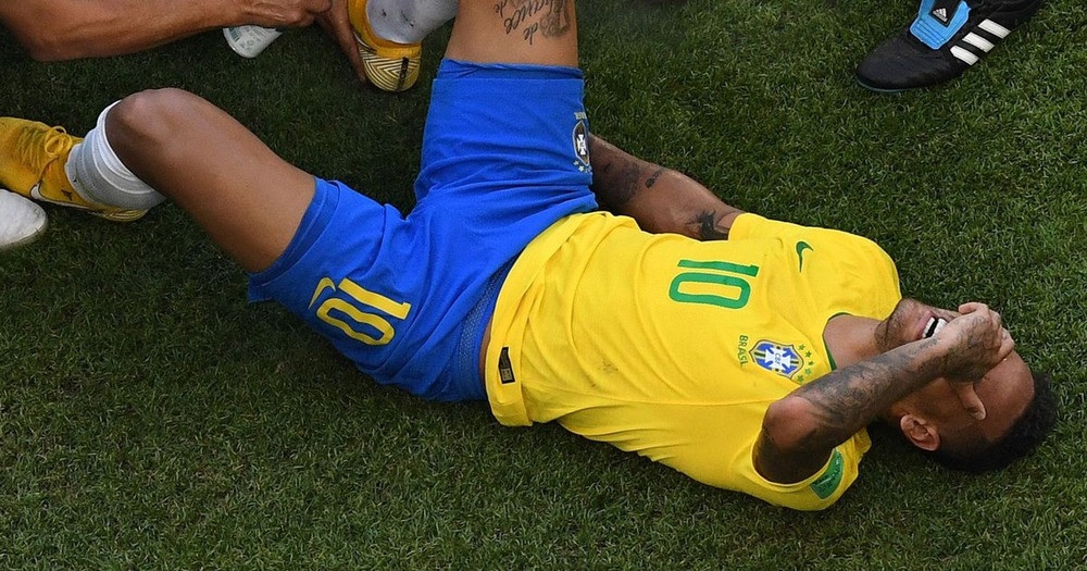 Neymar và cú “lăn lộn nghệ thuật” gây bão toàn cầu