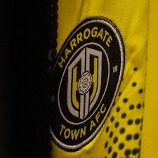 Harrogate Town FC – Hành Trình Vươn Mình Của “Sulphurites” Tại Bóng Đá Anh